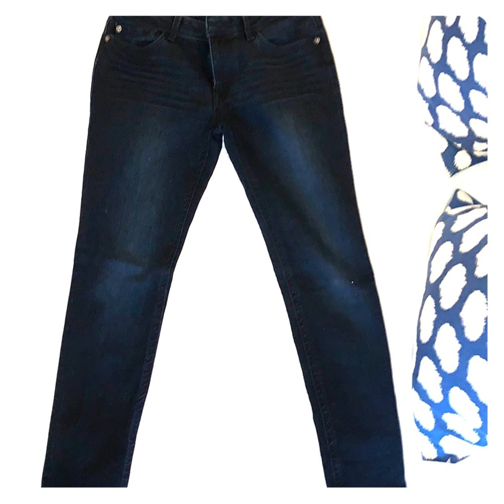 DL1961 dark wash jeans. Cropped. Size 29.